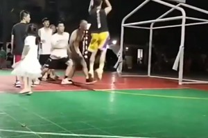 老婆這刮痧是去致敬麥迪嗎？還真有點像啊??