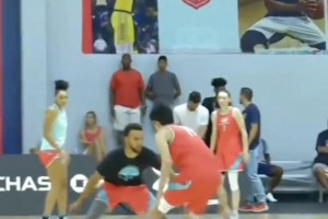 初生牛犢！切特選秀前在庫(kù)里訓(xùn)練營(yíng)花式過(guò)掉庫(kù)里，完成暴扣！