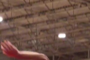 楊立瑜謝場提前離開引國安球迷不滿，被罵后楊立瑜豎中指回應