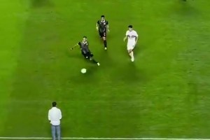 奧斯卡：我可是踢過中超的，跟我玩你還嫩了點??