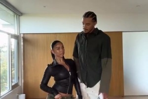 最萌身高差？索漢與自己嬌小女友一同合影??