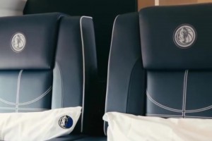 新賽季新氣象?。—?dú)行俠專機(jī)新裝潢，歐文濃眉克萊都驚了~