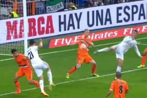 靈感一閃！C羅不停球雜耍射門向后踢破門！