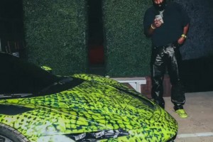 熟悉的味道！哈登球鞋同款配色法拉利現(xiàn)身《首發(fā)五虎》首映禮??