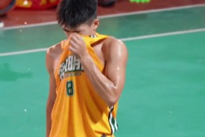 那年C羅和拉比奧特對(duì)著米蘭拳打猛踢，現(xiàn)在拉比奧特要戰(zhàn)舊主了