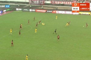 中甲賽場(chǎng)，陜西隊(duì)外援打出貝克漢姆式吊射??