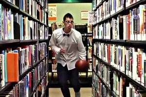 早已經(jīng)是人生贏家了！經(jīng)典廣告：哈佛學長林書豪籃球?qū)W習兩不誤！