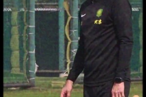 曾經(jīng)的梅阿查國(guó)王！阿德里亞諾在里約的貧民窟里過著快樂的生活?