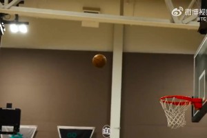 好家伙！登哥要是看到你這后撤步，要連夜飛來中國拜師??