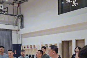 青島男籃趙嘉義參加微博頒獎(jiǎng)，回家后被主教練各種“盤(pán)問(wèn)”！