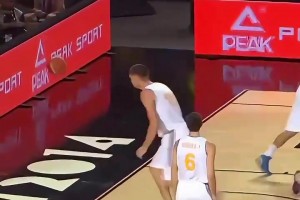 一周5佳球-2.01米奧努阿楚凌空側(cè)鉤&美職聯(lián)超級世界波??