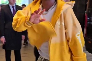 維尼修斯皇馬顏值擔(dān)當(dāng)！與羅德里戈、米利唐到達(dá)日本備戰(zhàn)友誼賽！