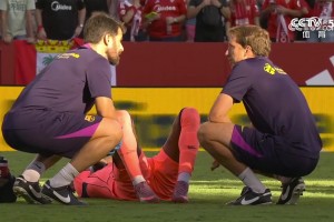 疑似出現(xiàn)受傷情況！賽后拉什福德痛苦坐地上！