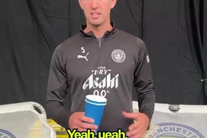 頂級(jí)名場(chǎng)面！馬拉多納宣布C羅獲獎(jiǎng)，C羅感謝梅西內(nèi)馬爾到場(chǎng)支持！