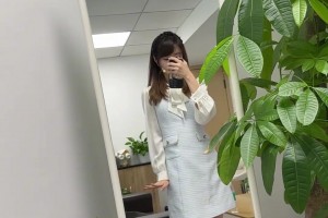 這大長腿！美女主播小七：北京說冷真冷啊！穿裙子凍死我了~