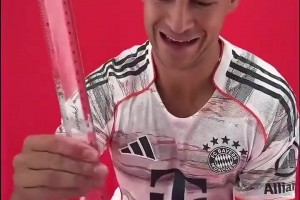 誰最長？拜仁球員的尺子反應(yīng)力測試！