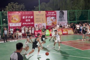 野球場這3號運(yùn)球是否有翻腕？打球有點(diǎn)哈利伯頓的感覺！