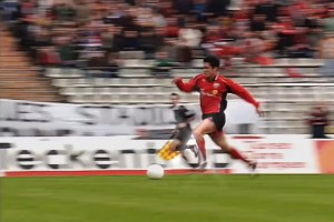 別讓記憶塵封！德甲官博：中國(guó)戰(zhàn)神楊晨曾征服德甲??