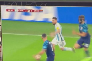 當(dāng)克羅斯看到梅西神奇助攻后表示：他配得上世界杯冠軍！??