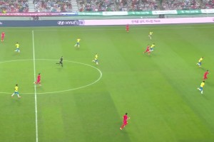 有一說一！李剛?cè)蔬@長傳腳法真是一絕啊??