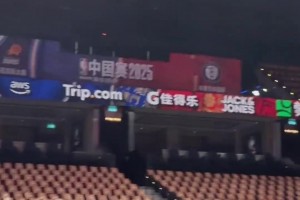 國(guó)產(chǎn)卡戴珊肘姐：卡戴珊來(lái)看布克打球了