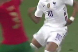 姆巴佩1v1單挑佩佩，沒想到被一招化解??