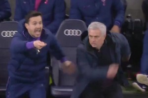 看一次笑一次！這絕對是英超名場面之一??