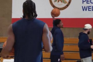 小卡與比爾擊掌，比爾張大嘴大喊一聲??