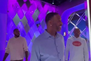 主播T-MAC即將上線！麥迪帶甜瓜和卡特首次探訪全新演播廳~