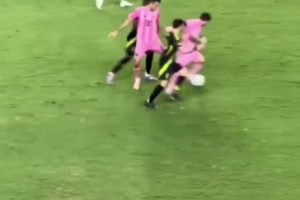 梅西：不在乎你是否站在我身邊，我一樣會過掉你??