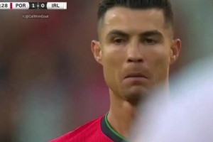 C羅2024年對(duì)陣愛(ài)爾蘭踢任意球時(shí)激勵(lì)自己，可惜球擊中了門(mén)柱