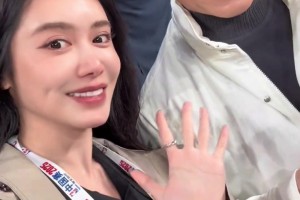 牌面啊！美娜曬NBA中國賽期間和成龍大哥的合影~