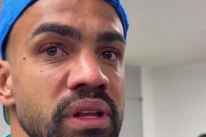 兩次失誤導(dǎo)致球隊(duì)被逆轉(zhuǎn)！布魯諾賽后采訪時(shí)雙眼泛紅向球迷道歉