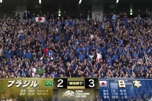 目標世界冠軍沒吹牛?。￡犑肥讋侔臀?，全場日本球迷沸騰歡呼