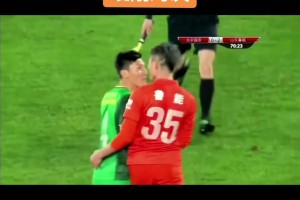 誰(shuí)更硬？中超名場(chǎng)面：當(dāng)戴老板遭遇挺爺。。。??