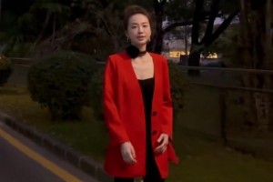 恒大歌舞團團長是是風(fēng)韻猶存??這寶貝兒誰不愛啊~