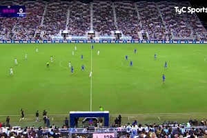 閑庭信步的優(yōu)雅球王！馬拉多納一己之力撕裂防線集錦！