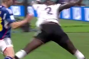 被晃到腰疼！日本球員忽視了梅西原地?cái)[脫能力??