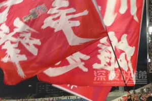 燃動(dòng)全場!“川超”成都迎戰(zhàn)廣安，現(xiàn)場球迷振奮高喊:成都雄起!