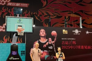 48歲的吉諾比利中國行活動，旁邊的女主持人小姐姐有點好看哦！