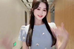 女主播果果自拍跳舞，感覺婚后身材更好了呀！??