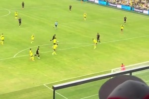 球還沒(méi)落地梅西就想好了3個(gè)動(dòng)作，就是沒(méi)想好怎么慶祝??