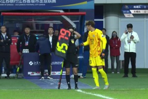 換人神了！蘇超南通隊點球大戰(zhàn)前換門將，蔡天龍登場連撲兩點??