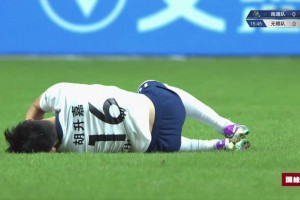 如此蘇超怎能不愛！無錫隊球員一路猛搶，最后被爆頭贏得球權(quán)??