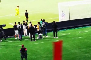 太燃了！現(xiàn)場實拍：蘇超南通隊罰進(jìn)制勝點球，全場陷入沸騰??