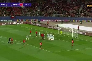 阿根廷門將出擊放倒對手VAR判罰任意球！摩洛哥任意球直接破門！