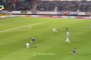 統(tǒng)治級的賽場表現(xiàn)！大羅巴薩時期精彩進球集錦！門將的噩夢~