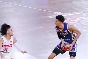 文班當年在法甲這操作就很離譜！剛出手完立馬就閃現(xiàn)籃下補扣??