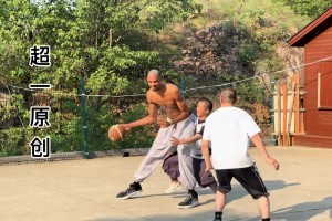 高僧果然強(qiáng)！文班在少林寺打球時(shí)的高清畫(huà)面：隨手超級(jí)大帽