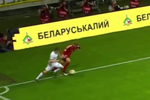 不屬于地球的球感！名場面：梅西當年回應(yīng)哈維的顛卷紙?zhí)魬?zhàn)！